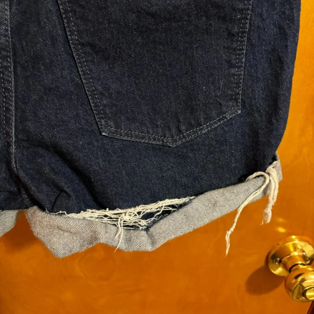 Universal Thread Vintage midi Shorts Size 10/30R Distressed Dark‎ Denim